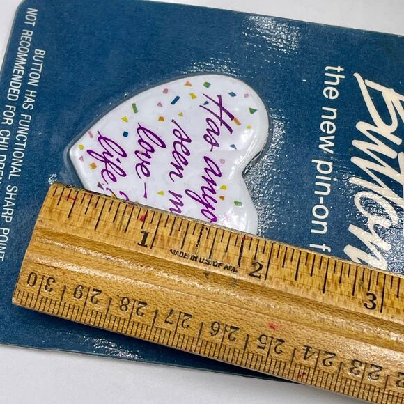 Lot of 2 VTG 1986 Heart Funny Pin Back Buttons – "Has anyone seen my love life" - Picture 4 of 4